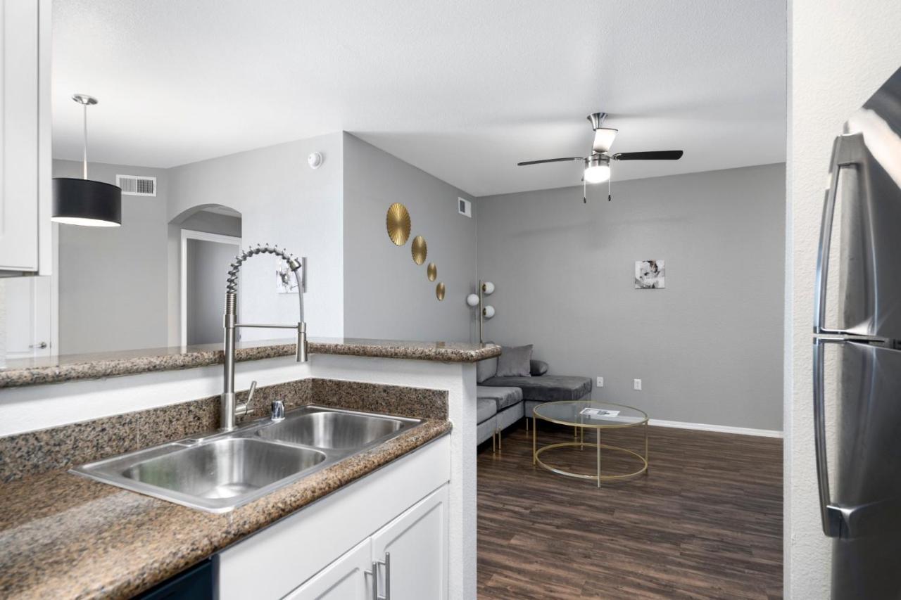 Luxury Mountain View 2Br With Balcony Located In Scottsdaleアパートメント エクステリア 写真